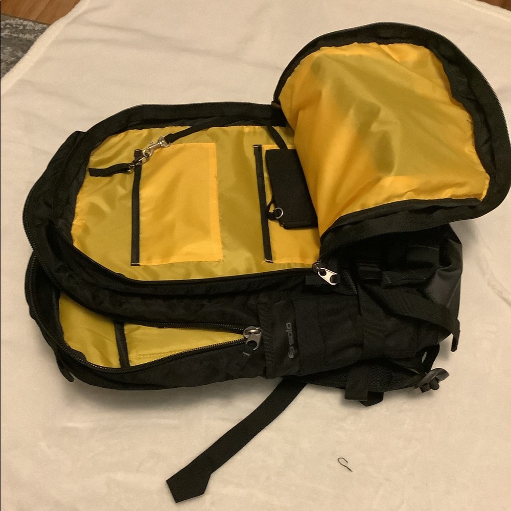 ALTITUDE DURABLE LAPTOP BACKPACK
